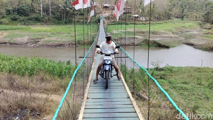 Jembatan perintis hubungan Kecamatan Kepanjen dan Sumberpucung