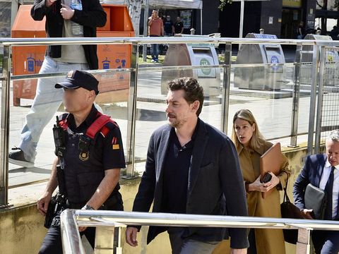MARTORELL, BARCELONA CATALONIA, SPAIN - MAY 19: Jonathan Andic, the son of Mango's founder, as he leaves the Juzgado de Instruccion 5 in Martorell after paying the one million euro bail, on 19 May, 2026 in Martorell, Barcelona, Catalonia, Spain. The Mossos d'Esquadra have arrested Jonathan Andic, the son of Mango founder Isak Andic, for the death of his father on 14 December 2024 after falling off a cliff in the Salnitre Caves in Collbato (Barcelona). Jonathan Andic, who was the only companion on the day of his father's death, is being investigated by the Juzgado de Instruccion 5 of Martorell (Barcelona). (Photo By David Oller/Europa Press via Getty Images)