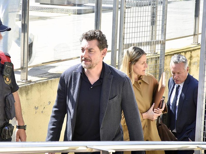 MARTORELL, BARCELONA CATALONIA, SPAIN - MAY 19: Jonathan Andic, the son of Mangos founder, as he leaves the Juzgado de Instruccion 5 in Martorell after paying the one million euro bail, on 19 May, 2026 in Martorell, Barcelona, Catalonia, Spain. The Mossos dEsquadra have arrested Jonathan Andic, the son of Mango founder Isak Andic, for the death of his father on 14 December 2024 after falling off a cliff in the Salnitre Caves in Collbato (Barcelona). Jonathan Andic, who was the only companion on the day of his fathers death, is being investigated by the Juzgado de Instruccion 5 of Martorell (Barcelona). (Photo By David Oller/Europa Press via Getty Images)