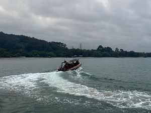 Tim SAR Sisir Pulau Sekitar Gunung Anak Krakatau Cari 5 Jurnalis yang Hilang
