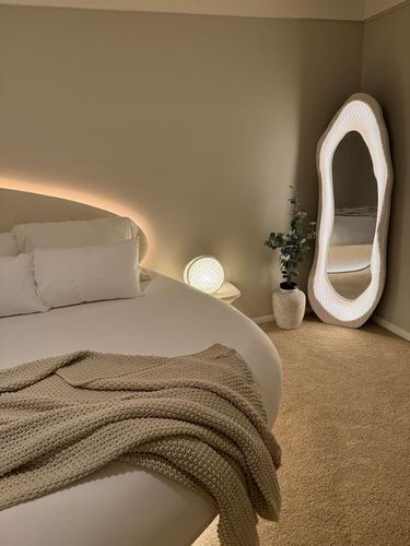 Kamar warna sandstone beige. Kamar warna sandstone beige.