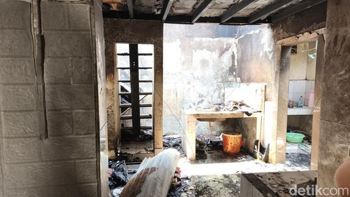 Kebakaran ruang gudang di sebuah rumah di Jalan Siulan, Denpasar Timur, Rabu (9/9/2026). (Putu Yonata/detikBali)