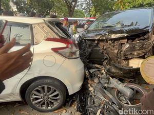 Sopir Alphard Tabrak 11 Motor-3 Mobil di Surabaya Belum Jadi Tersangka