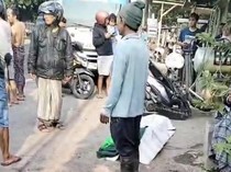 Video: Pemotor Tewas Usai Tabrak Truk Boks di Jalan Raya Wonorejo