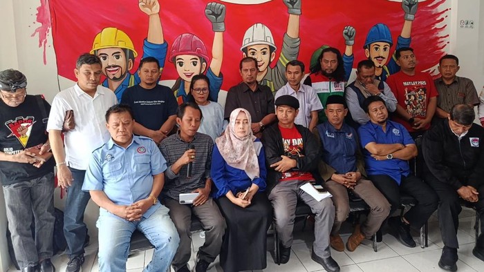 Koalisi Besar Perjuangan Buruh Indonesia (KBPBI) menyatakan sikap penolakan terhadap RUU Perlindungan Ketenagakerjaan yang dinilai masih belum memihak buruh (Syahid/detikcom)