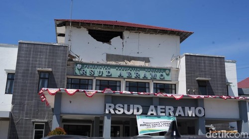 Kondisi RSUD Aeramo, Kabupaten Nagekeo, NTT, yang rusak akibat gempa.