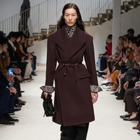 Di tengah popularitas The Early Spring, kisah asmara Jing Boran ikut menuai atensi. Aktor yang juga penyanyi itu disebut memacari Liu Wen selama beberapa tahun terakhir. Foto: Instagram @liuwenlw