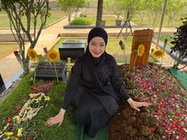 Maissy di Pusara Ortu: Saat Ku Dilantik Jadi Dokter Spesialis Ada 2 Kursi Kosong