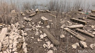 Waduk Gajah Mungkur di Wonogiri Mengering, Ratusan Makam Kuno Bermunculan
