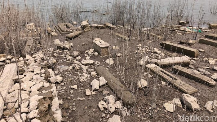 Penampakan makam kuno di dasar Waduk Gajah Mungkur Wonogiri, Rabu (9/9/2026).
