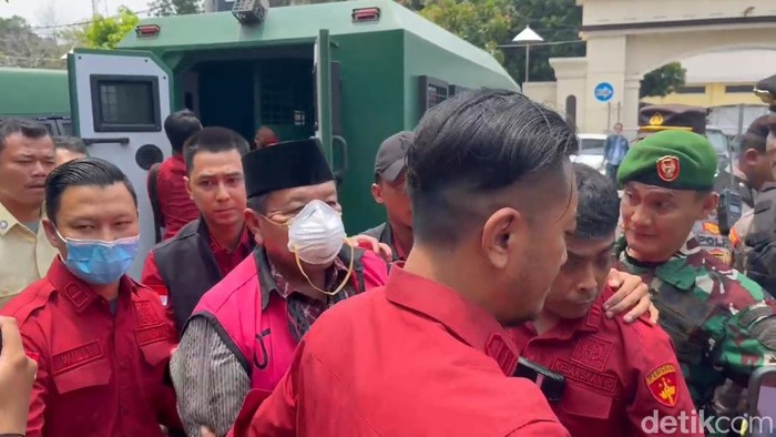 Mantan Gubernur Lampung Arina Djunaidi usai menjalani sidang