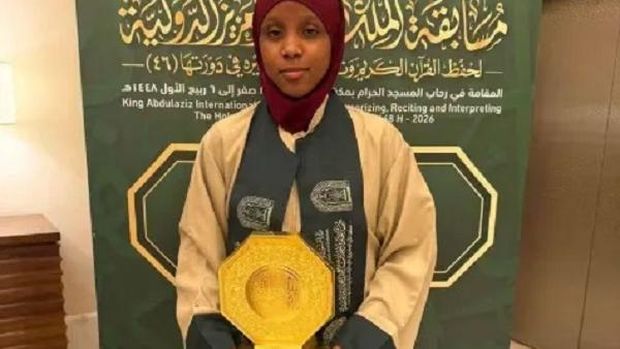 Maryam Dan-Azumi, mahasiswi Fisika asal Nigeria, mencetak sejarah usai menjuarai Lomba Al-Qur'an Internasional di Mekkah dan membawa pulang hadiah Rp 1,2 Miliar.