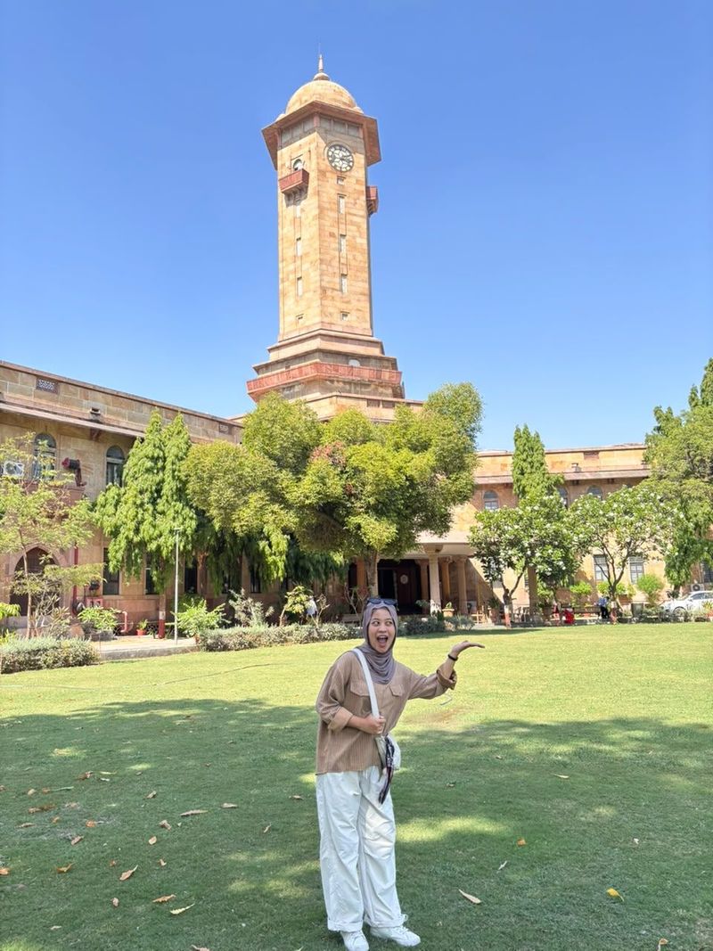 Mei, mahasiswa RI di India. Mei, mahasiswa RI di India.