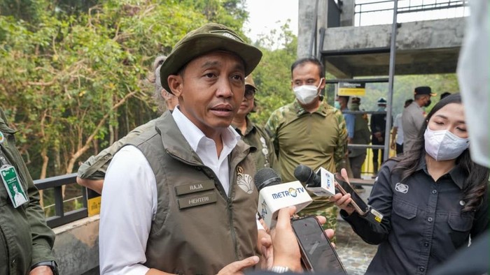 Menteri Kehutanan Raja Juli Antoni di Ketapang.
