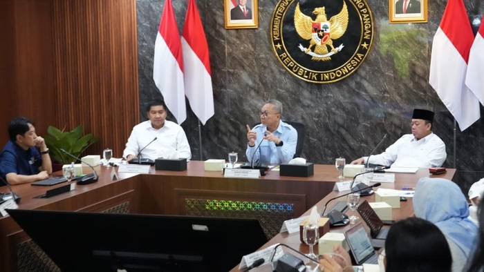 Menteri PKP Maruarar Sirati, Menko Pangan Zulkifli Hasan, dan Menteri ATR/BPN Nusron Wahid (kiri-kanan).