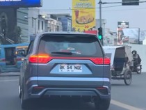 Viral Mobil Pakai Pelat Nyeleneh BK 54 NGE di Medan, Polisi Telusuri