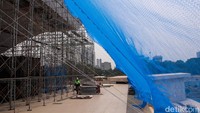 Meski akses menuju Tugu Monas ditutup sementara, kawasan Monas tetap dibuka seperti biasa. Masyarakat masih dapat beraktivitas dan berkunjung ke area kawasan Monas.