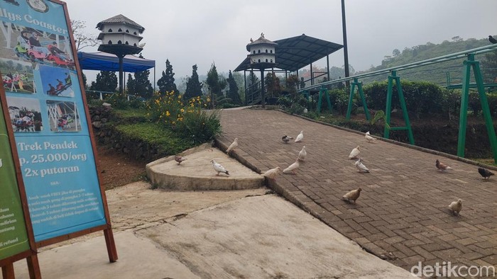 Objek wisata Floating Market Lembang