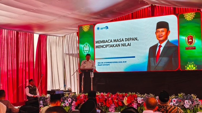 Pak Yes saat isi kuliah umum dalam rangka Pengenalan Budaya Akademik bagi mahasiswa baru INSA
