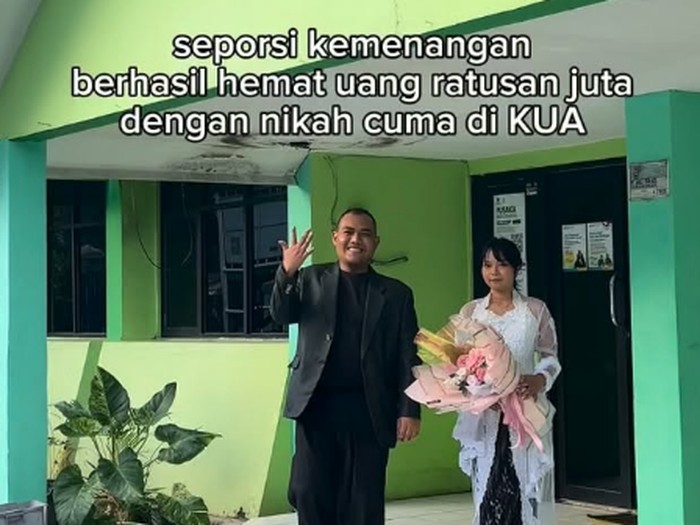 Pasangan ini hemat ratusan juta dengan nikah di KUA. Tabungannya dipakai beli rumah cash agar bisa tenang menikmati quality time berdua pascanikah.