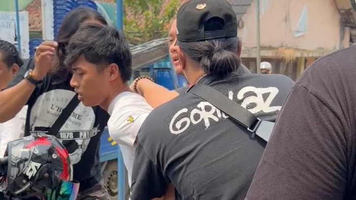 Pelaku yang merampas HP milik warga di Palembang sambil ancam pakai pisau saat ditangkap polisi.