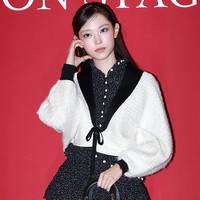 Kini penggemar semakin tak sabar menantikan comeback Haerin bersama personelnya. Mengingat NewJeans terakhir kali merilis album pada 2024. Foto: Getty Images