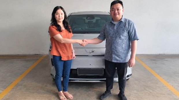 Penyerahan unit Darion ke konsumen Penyerahan unit Darion ke konsumen