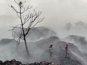 Hari Ke-4 Pemadaman Kebakaran TPA Galuga, Api Masih Timbul Tenggelam