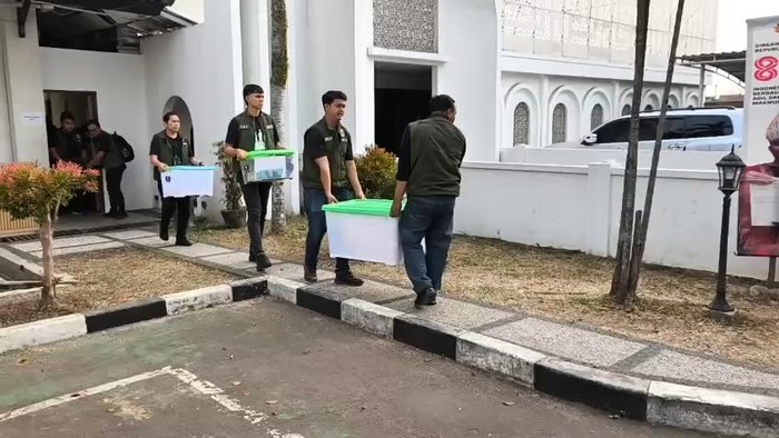 Polda Metro Jaya menggeledah kantor BPN Bogor terkait dugaan mafia tanah PTSL, Rabu (9/9/2026).