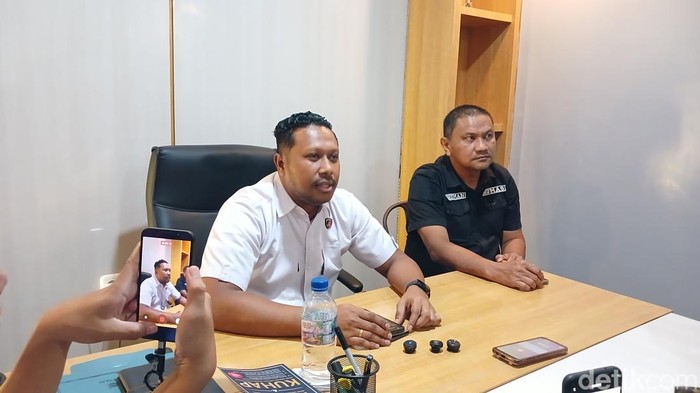 Polisi merilis kasus tiga pria yang diamankan terkait Karhutla di Mamuju.