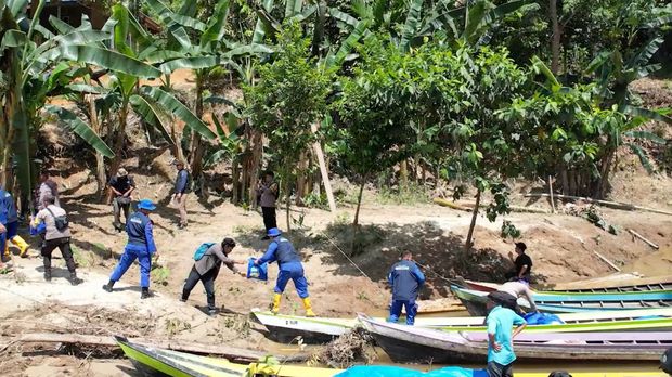 Program Jalur Polda Riau mendekatkan pelayanan masyarakat di wilayah pesisir. Program Jalur Polda Riau mendekatkan pelayanan masyarakat di wilayah pesisir.