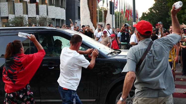 Proyek Mewah Menantu Trump Ditolak, Demonstran Albania Bentrok dengan Polisi
