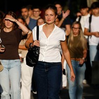 7 Gaya Simple Putri Leonor di Hari Pertama Masuk Kuliah, Pakai Kemeja & Jeans