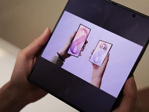 iPhone Duo 254 Gram, Tapi Samsung Bisa Bikin Fold 8 Cuma 201 Gram