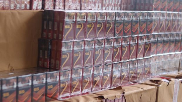 Bea Cukai Semarang kembali membongkar upaya pengiriman rokok ilegal di Jawa Tengah. Terbaru, petugas menggagalkan pengangkutan rokok ilegal dalam jumlah besar yang menggunakan truk tangki air yang telah dimodifikasi untuk mengelabui pengawasan di jalan tol. (Dok Bea Cukai)
