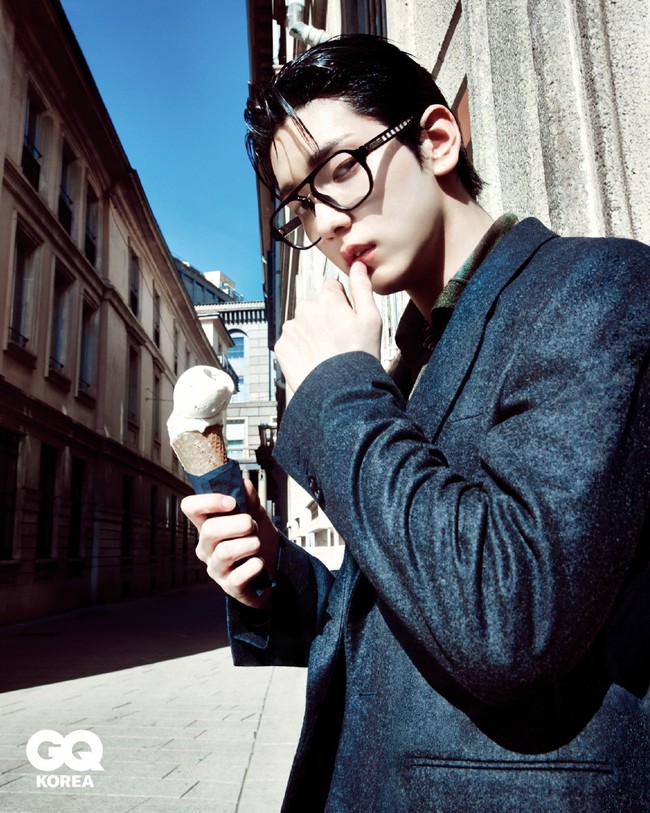 Selama berada di Milan, Soobin TXT juga menjalani pemotretan untuk majalah GQ Korea edisi Agustus 2026. Seluruh koleksi busananya dari Dolce&Gabbana. Foto: Instagram