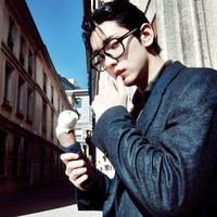 Selama berada di Milan, Soobin TXT juga menjalani pemotretan untuk majalah GQ Korea edisi Agustus 2026. Seluruh koleksi busananya dari Dolce&Gabbana. Foto: Instagram