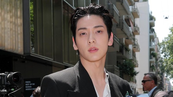 Gaya Soobin TXT Jadi Global Ambassador Dolce&Gabbana, Gantengnya Aur-auran