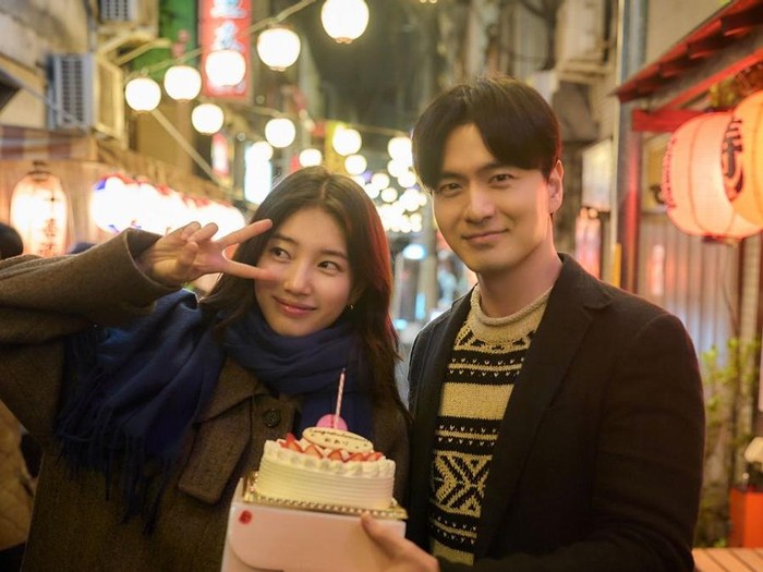Suzy dan Lee Jin Wook dipertemukan lagi dalam film Seven OClock Breakfast Club for the Brokenhearted.