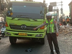 Truk Minyak Sawit Pecah Ban di Daan Mogot, Lalin Arah Kalideres Tersendat