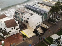Muncul Lubang Raksasa Depan Mansion Nicolas Cage, 31 Rumah Terpaksa Evakuasi