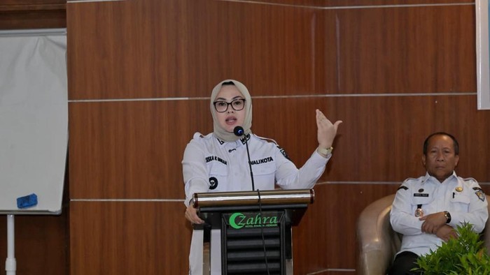 Walkot Kendari Siska Karina Imran menyoriti kenaikan harga pangan di Kota Kendari. Dokumen Istimewa