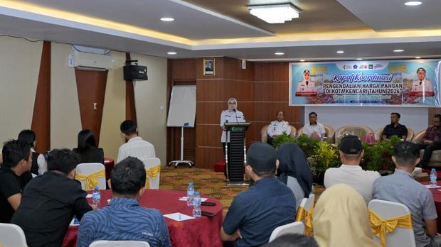 Walkot Kendari Siska Karina Imran menyoriti kenaikan harga pangan di Kota Kendari. Dokumen Istimewa Walkot Kendari Siska Karina Imran menyoriti kenaikan harga pangan di Kota Kendari. Dokumen Istimewa