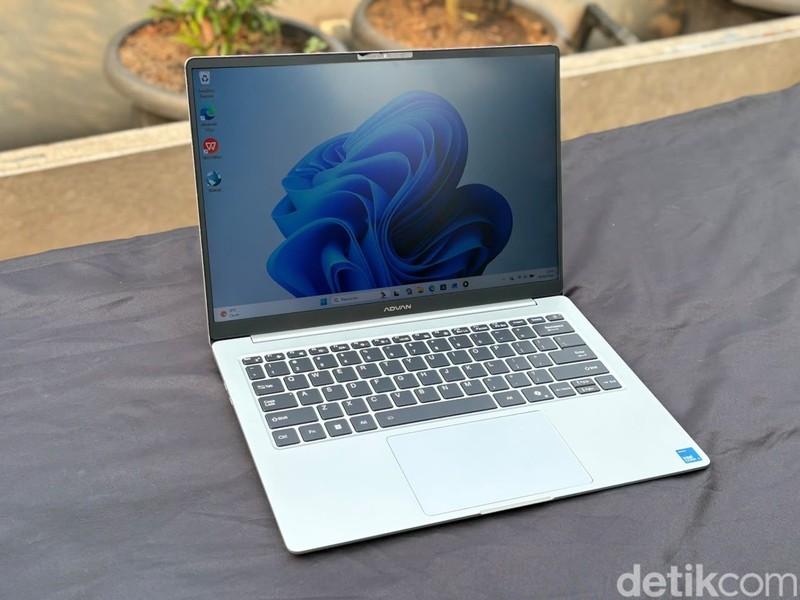 Advan akhirnya resmi merilis laptop terbarunya di Indonesia, Advan Air Neo. Laptop ini ringan dan tipis. Begini tampilannya.