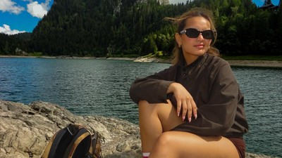 Zahwa Massaid Rasakan Keseruan Mendaki ke Lac de Taney Swiss
