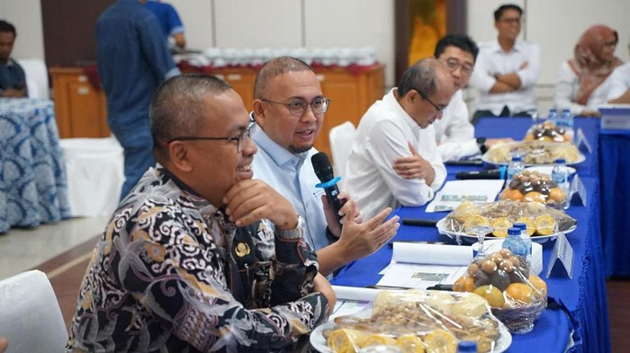 Andre saat rapat pembahasan persiapan pembangunan tol di Kantor BPJN Sumbar, Jati, Padang, Kamis (10/9/2026).