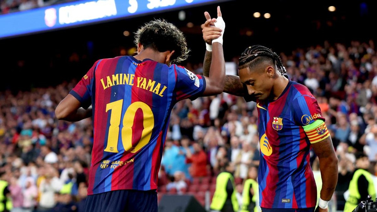 Lamine Yamal dan Raphinha bersinar saat Barcelona menggasak Feyenoord 5-1 di Liga Champions. (Foto: David Ramirez/Soccrates/Getty Images)