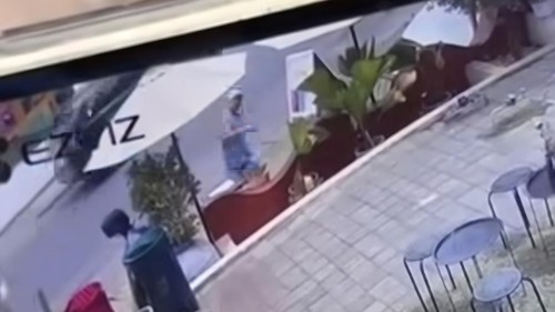 Bule Australia ngamuk di resatauran di Pecatu, Kecamatan Kuta Selatan, Kabupaten Badung, Bali pada Selasa (8/9/2026). (Tangkapan layar akun Instagram @denpasarvira)