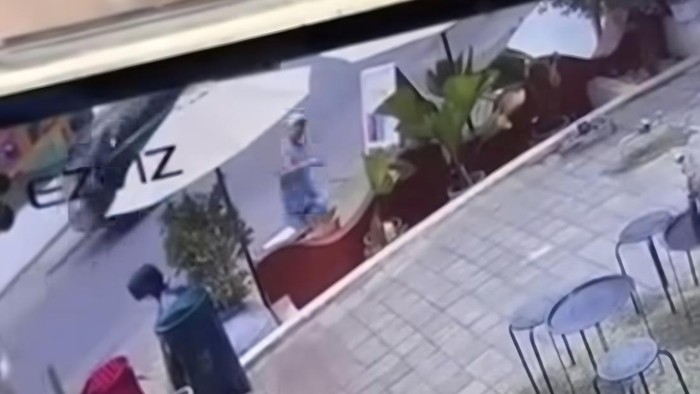 Bule Australia ngamuk di resatauran di Pecatu, Kecamatan Kuta Selatan, Kabupaten Badung, Bali pada Selasa (8/9/2026). (Tangkapan layar akun Instagram @denpasarvira)