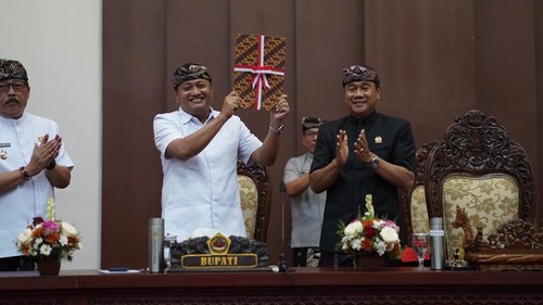 Bupati Gianyar I Made Agus Mahayastra saat rapat paripurna di kantor DPRD Gianyar, Kamis (10/9/2026). (Dok Pemkab Gianyar).